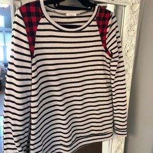 Super cute and flattering striped sweatshirt.